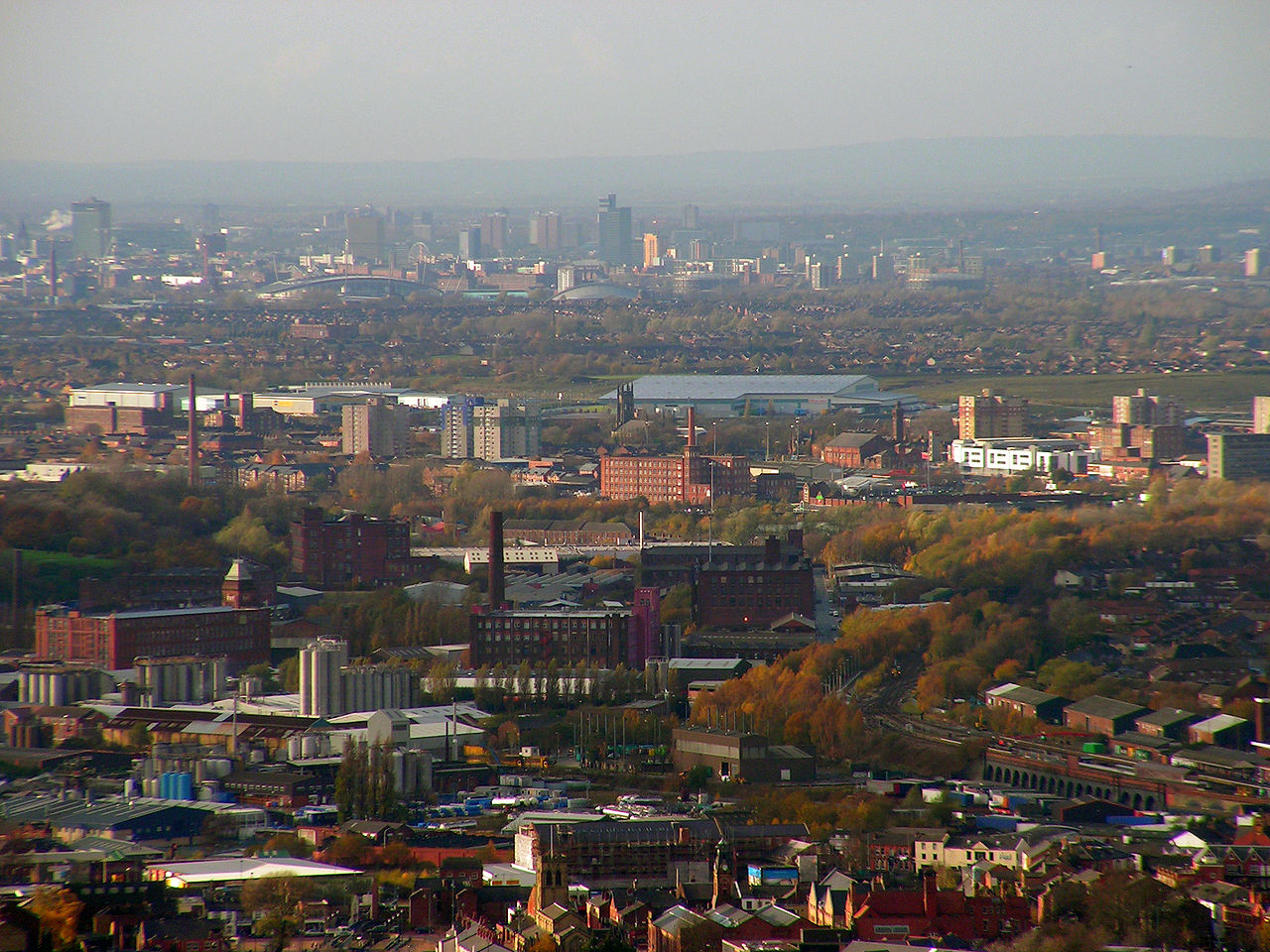 Vista de Tameside com Manchester ao fundo